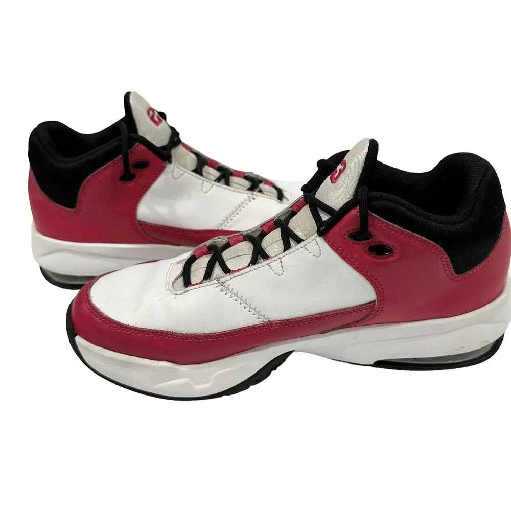 Nike Air Jordan‎ Max Aura 3 Sneakers White /Very Berry Black 7 Youth/Mens 8W
